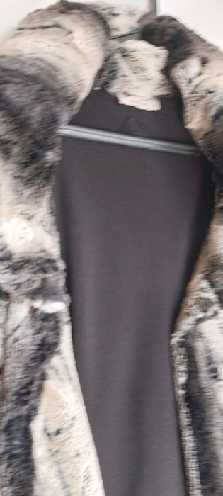 Casaco em pêlo preto e cinza