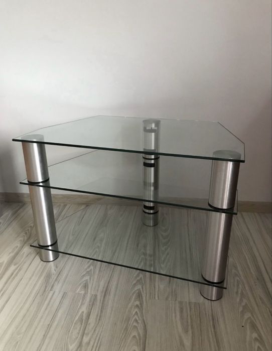 Mały szklany stolik