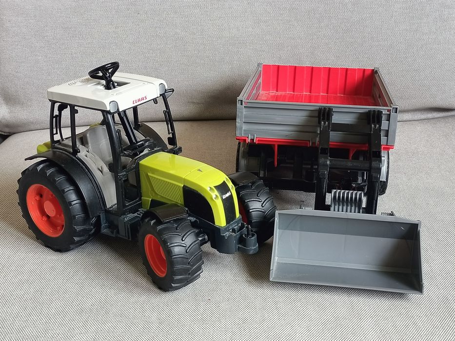 Ciągnik Claas z ładowaczem i przyczepą Bruder 2112