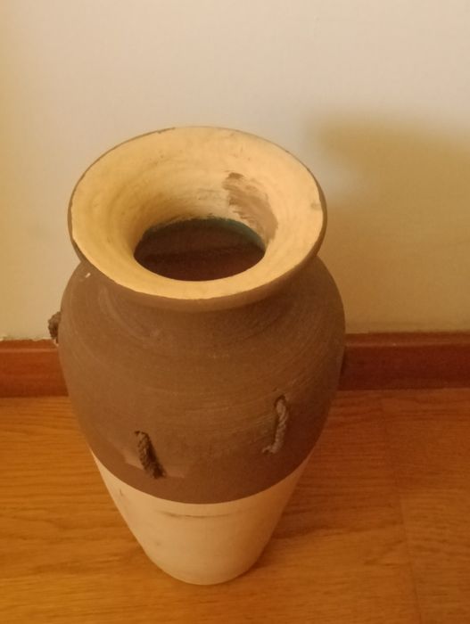 Jarra decorativa em terracota