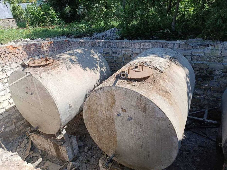 Продам металеву ємність, резервуар. 8куб