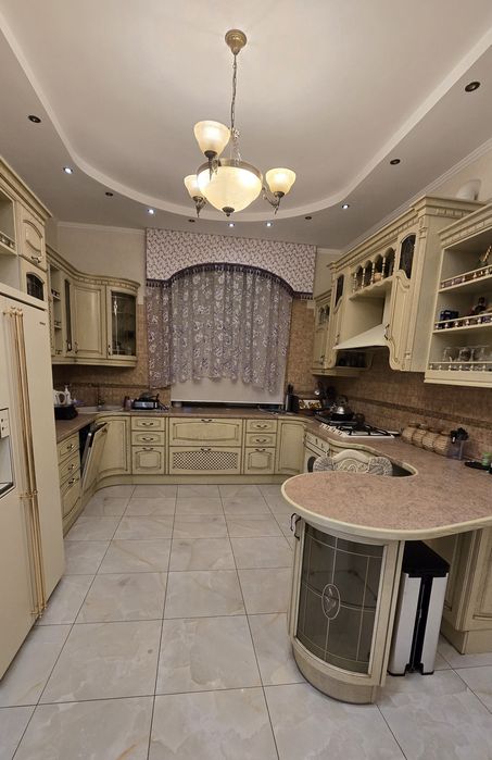 Продам кухню ,,Анастасия,,с техникой Smeg