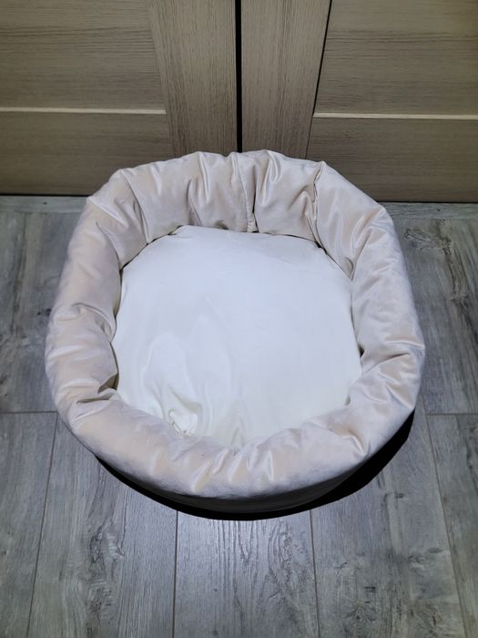 Лежанка для кота, або цуценяти