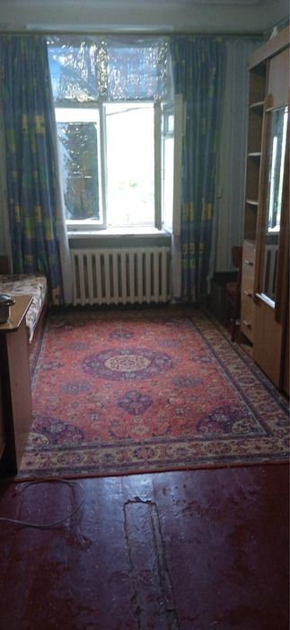 Кімната у гуртожитку, центр ринок