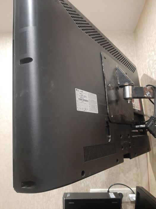 Телевизор LG 32LS340T б/у.