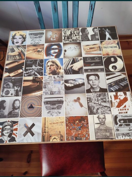 Mesas de Madeira e tampo em azulejos