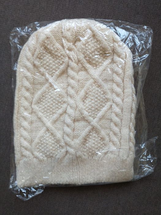 Kremowa czapka zimowa