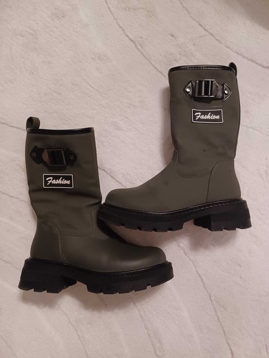 Kozaki dziewczęce zimowe,  ocieplane, rozm. 34