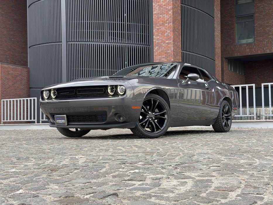 Dodge Challenger 2016 року