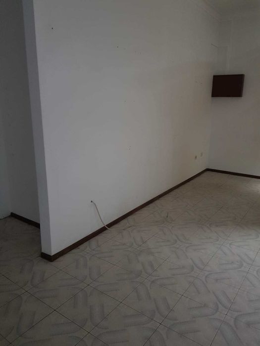 Loja para vender em Tondela. Boa localização.