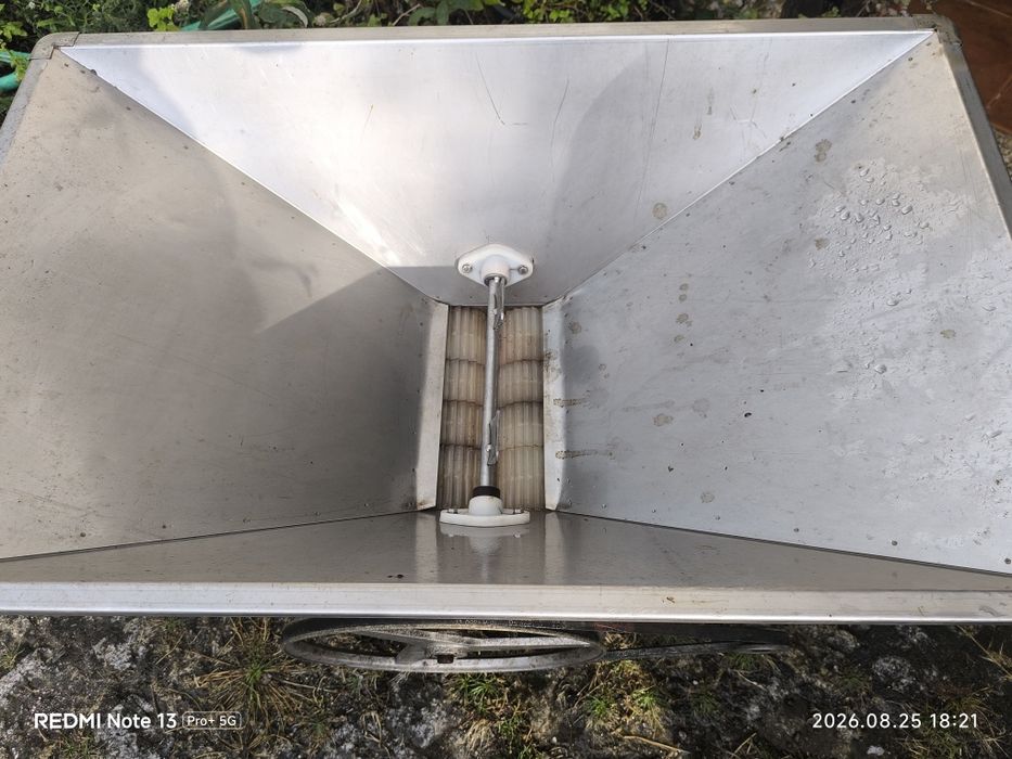 Relador de uvas eléctrico
