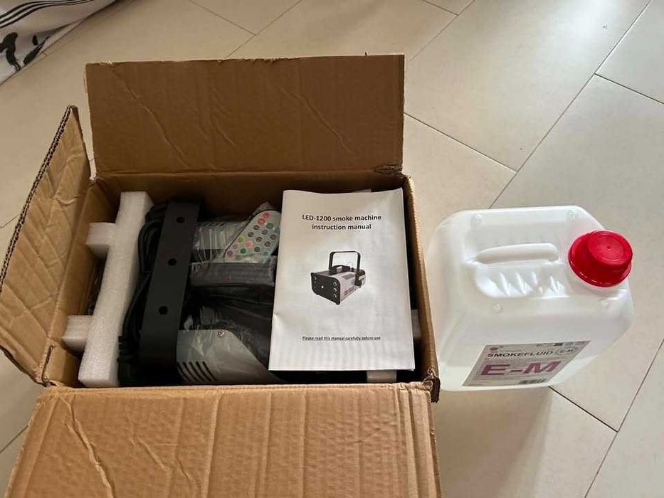 Máquina de fumo 1200W c/RGB e remoto