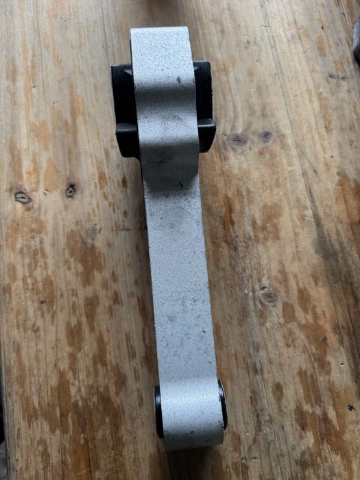 Łapa mocowanie silnika volvo 31680,126