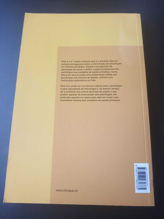 "Psicologia nos Cuidados de Saúde Primários" por Trindade e Carvalho