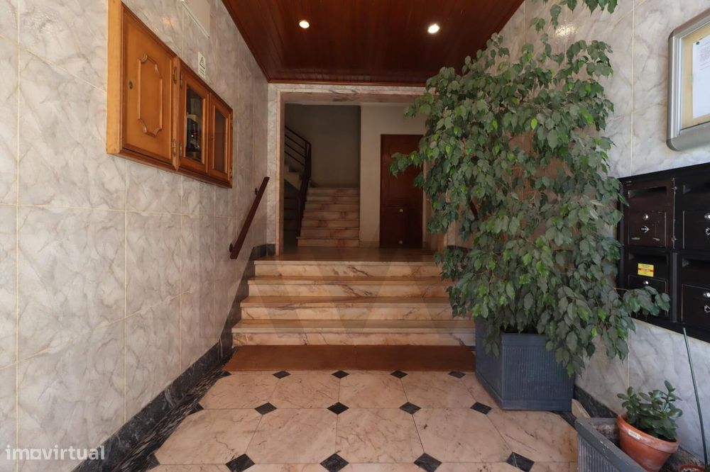 Apartamento T2 Totalmente Remodelado na Quinta do Rosário/Costa da Gui