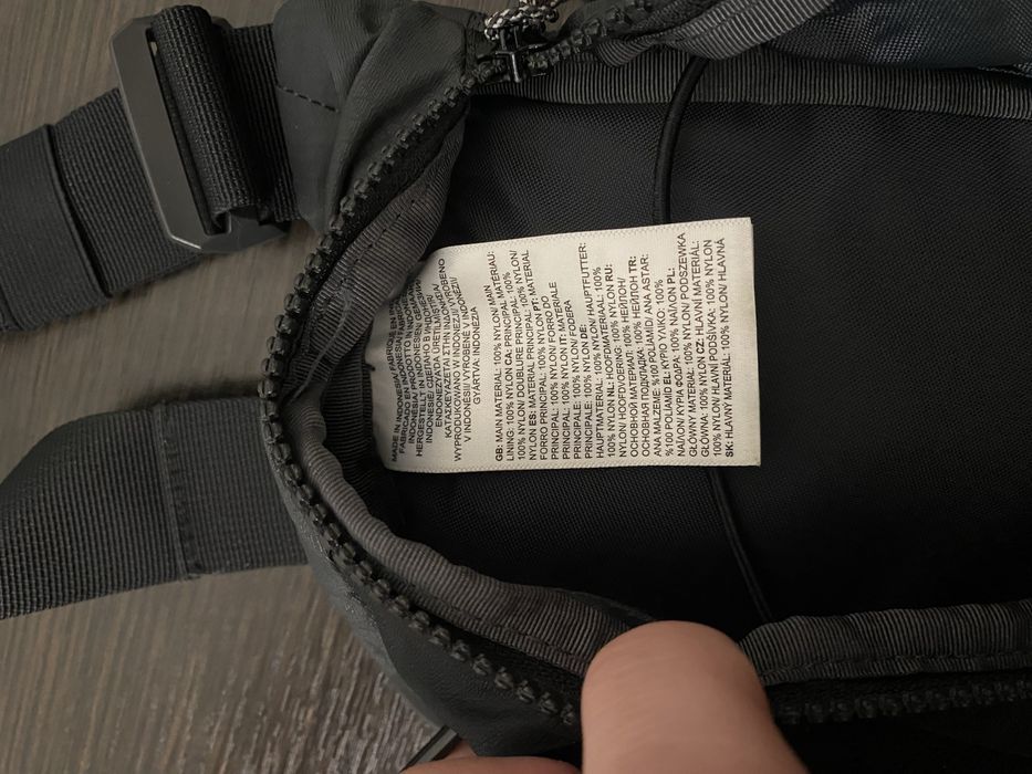 Продам сумку TNF/бананка