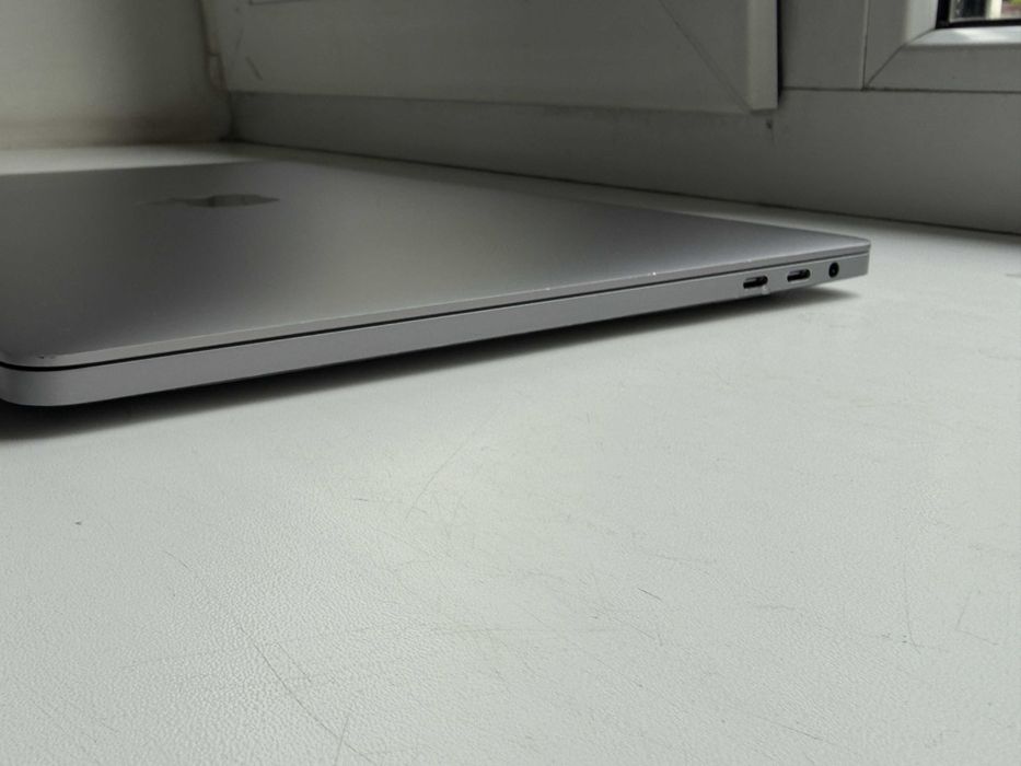 MacBook Pro 13" Touch Bar 256/8