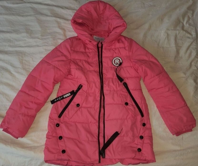 Дуже гарна курточка на дівчинку весна-осінь  розмір 152
