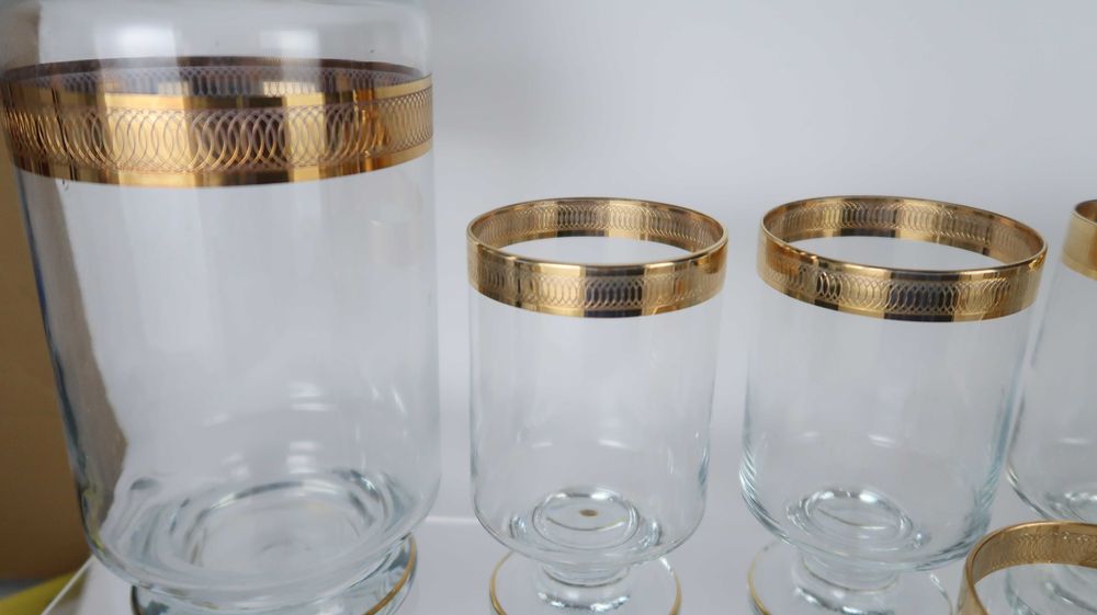 Garrafa com 17 copos em cristal - rebordo dourado