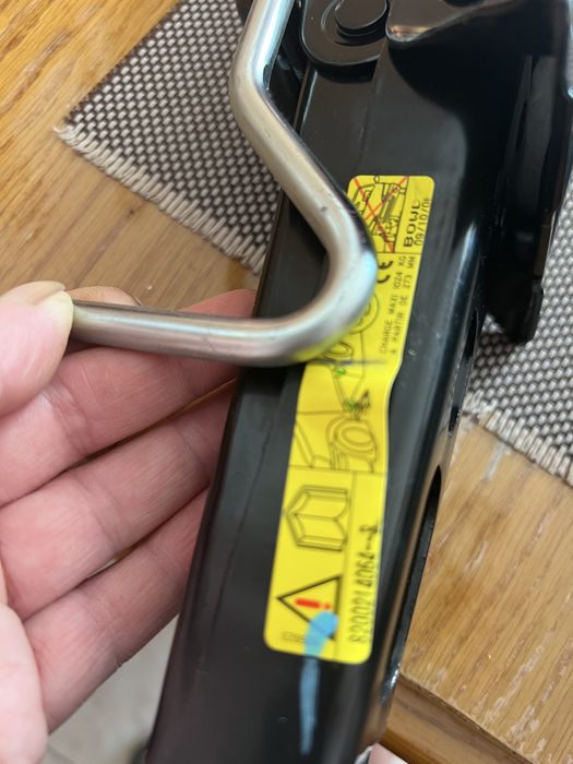 Домкрати для різних марок автомобілів Оригінал Reno. Nissan. Mercedes