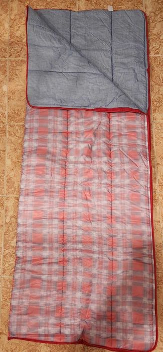 Sacos cama para campismo, sem uso, 10 euros cada