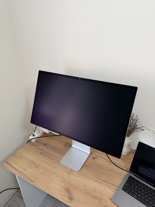 Apple Studio Display A2525 27" 5K Retina with Tilt- and height-adjustable stand / Nano-texture glass