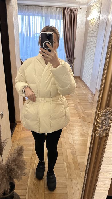 Куртка пуховик в ідеальному стані.
