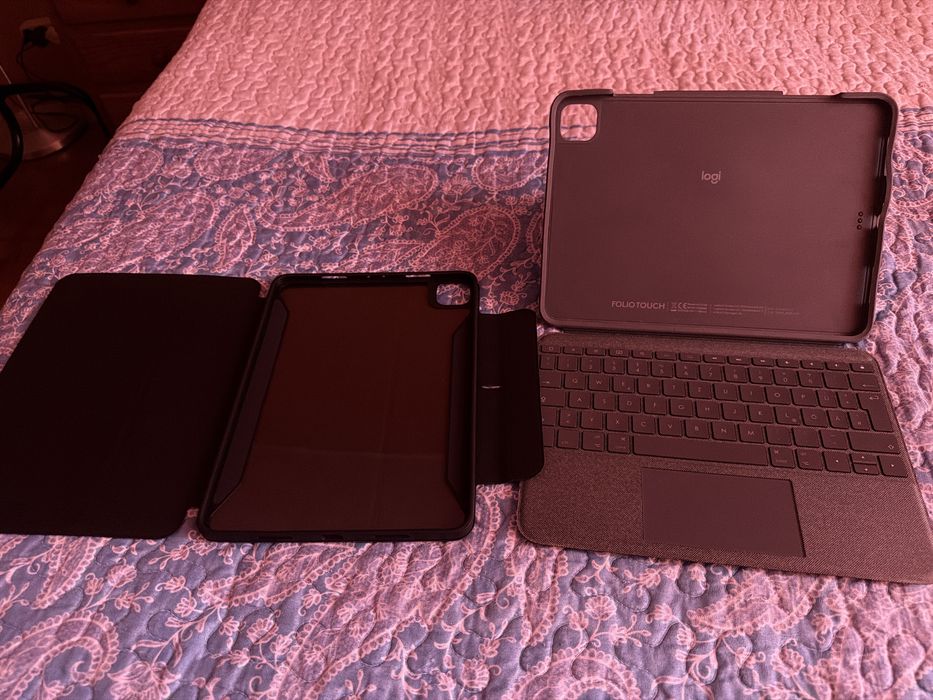 Capa ESR + Teclado Logitech Folio Touch (Teclado Alemão) para IPAD M2 11’ (Polegadas)