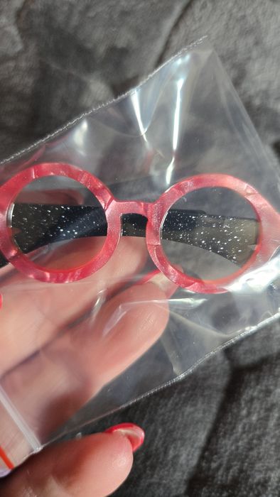 Broszka akrylowe okulary..