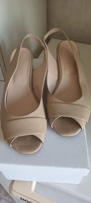 Sapatos bege Haity como novos