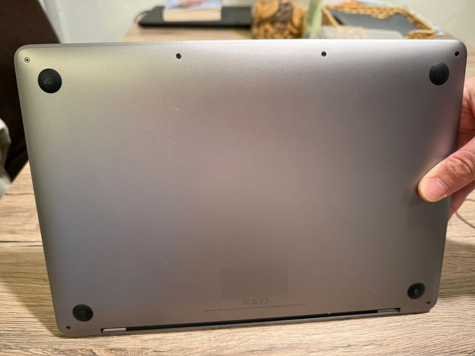 MacBook Pro 13” 2020 – M1 / 16 GB RAM / 512 GB SSD