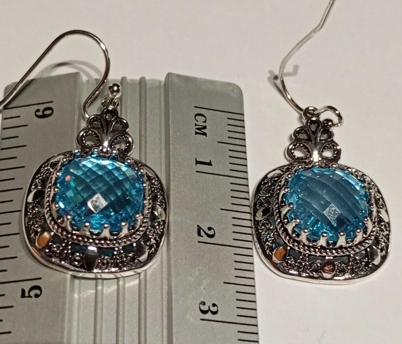 Ażurowe kolczyki z kamieniami turkusowymi