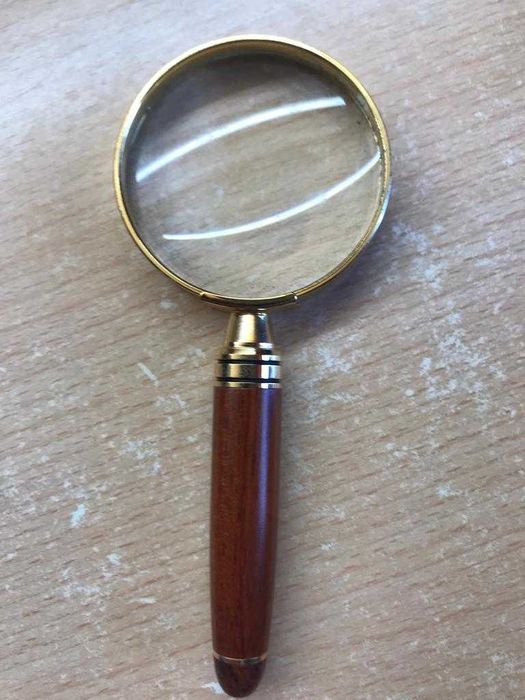 abre cartas + lupas dourado com cabo de madeira na caixa original