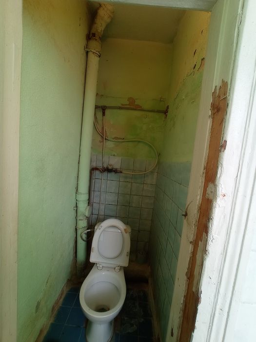 Продам гостинку район ТЦ МЭТРО