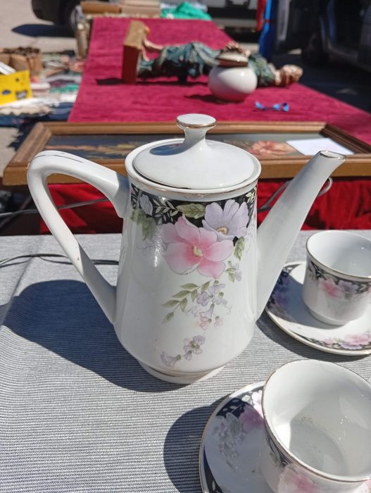 Vende se a loiça toda junta