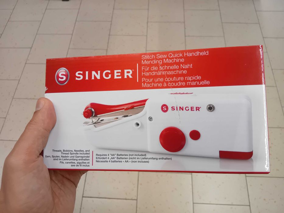 Máquina costura portátil da marca SINGER