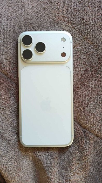 Iphone 17 pro max... Como novo