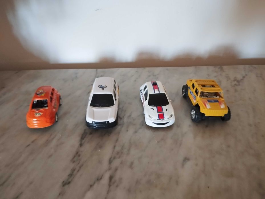 Lote de carros colecionáveis.