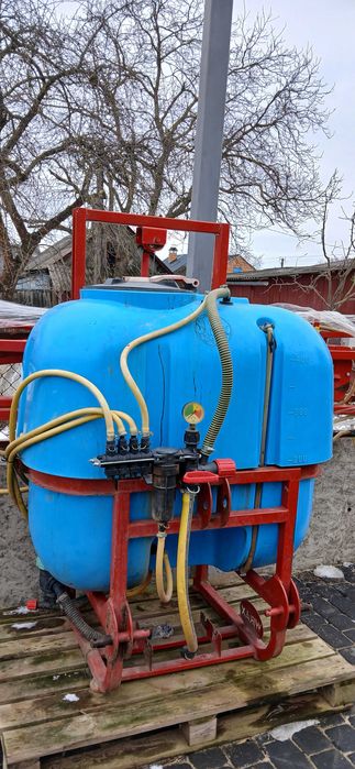 Продам тракторний оприскувач 400л