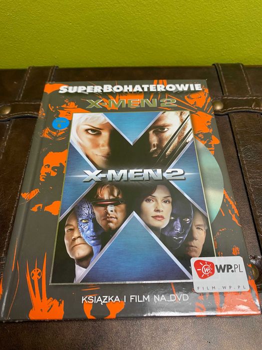 Książki i filmy DVD z serii Super Bohaterowie