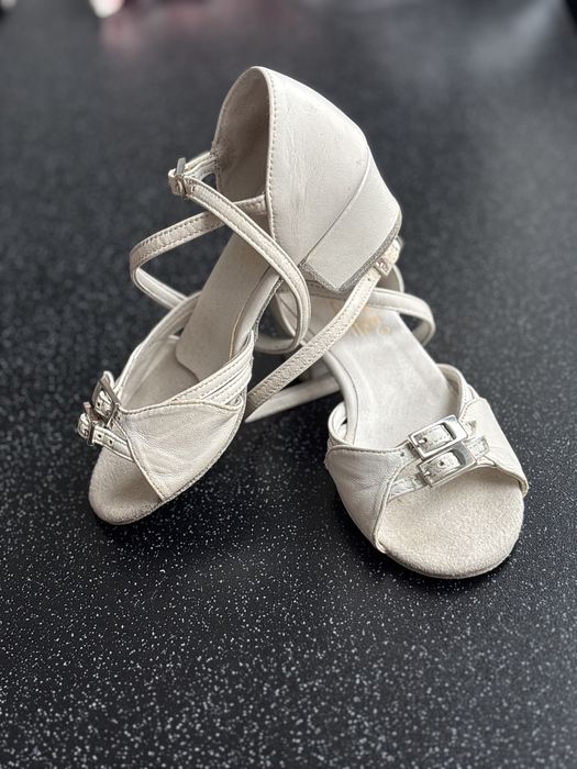 Продам туфли для танцев