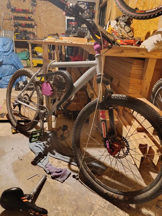 Rower z silnikiem 80cc