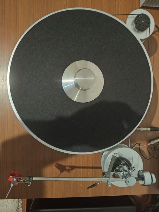 Gira discos Acoustic Signature Hi End