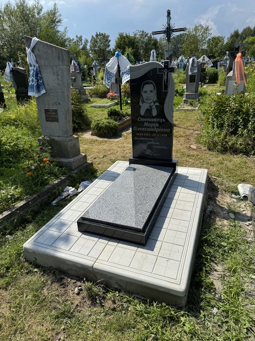 Бюджетні памʼятники з НАТУРАЛЬНОГО КАМЕНЮ | Одинарні | Подвійні