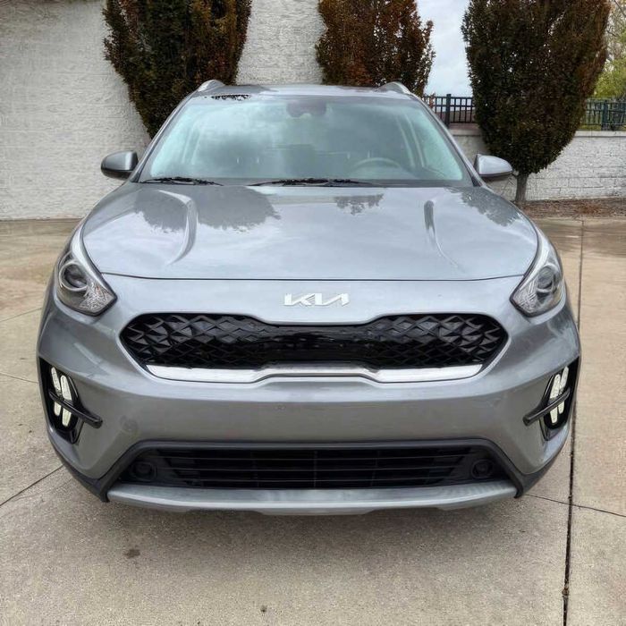 Kia Niro LXS      2022