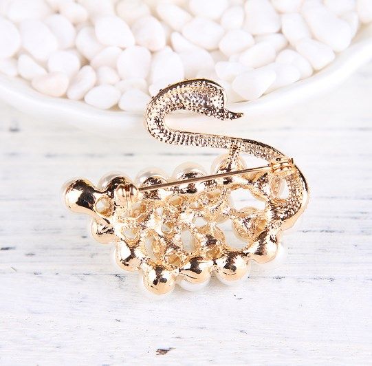 Broszka Łabędź Z Dużymi Perłami Złoto