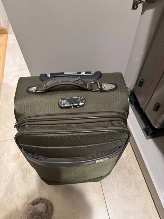 Дорожня валіза зелена