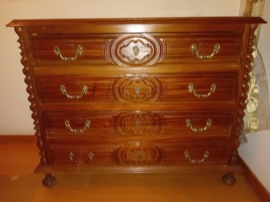 Cómoda madeira maciça