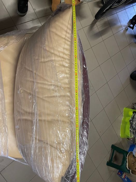 Диван з 4 елементів та підставкою під ноги.