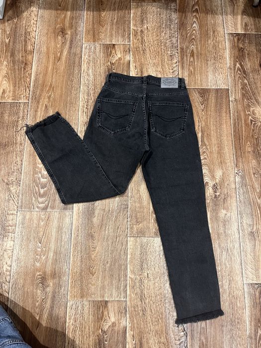 Джинси на розмір 36 ,широкі та Mom
